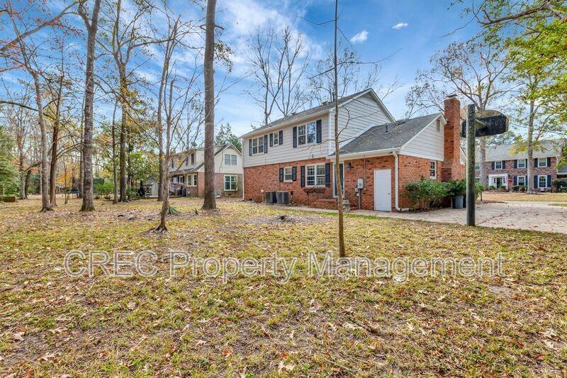 321 Shaftesbury Ln - Photo 4 of 31