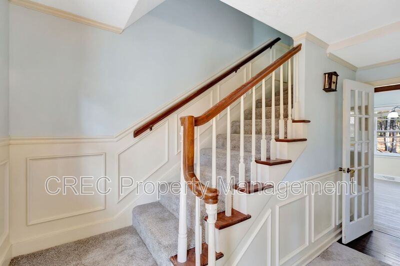 321 Shaftesbury Ln - Photo 6 of 31