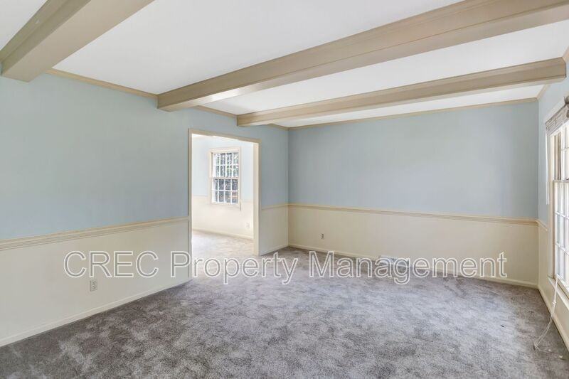 321 Shaftesbury Ln - Photo 7 of 31