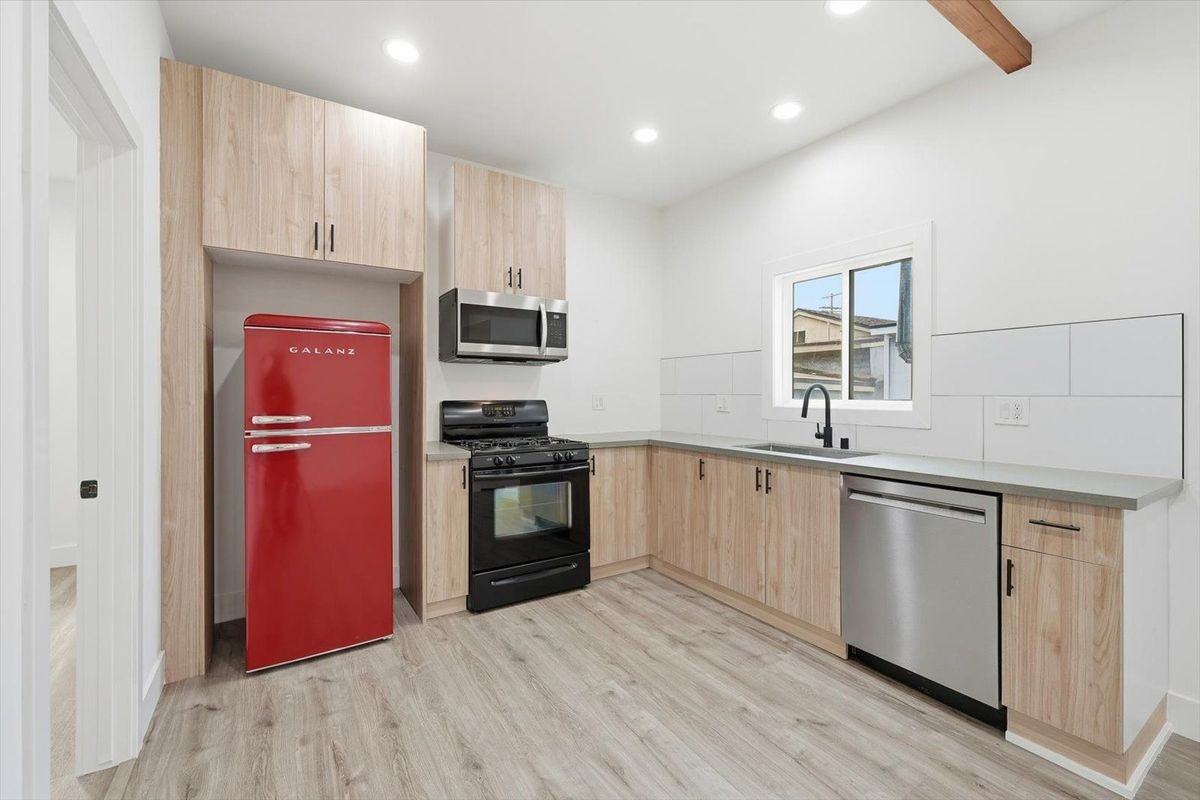 156 S Pecan St - Photo 2 of 12