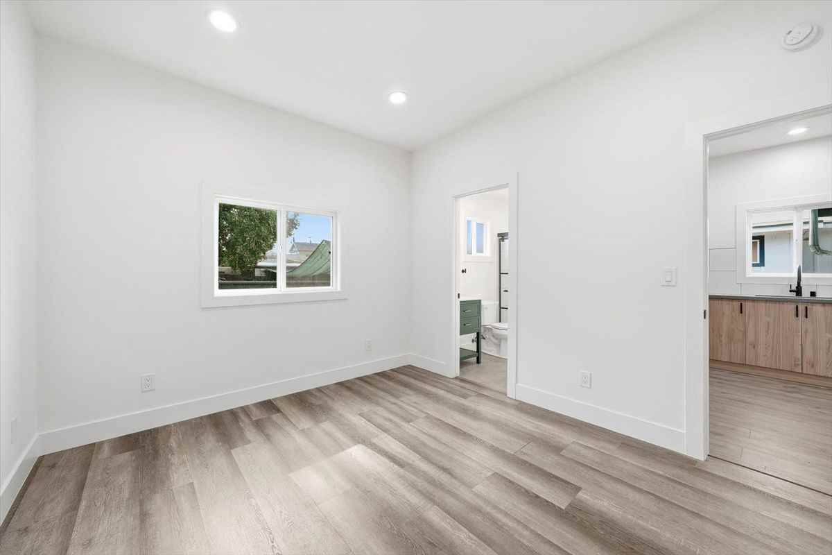 156 S Pecan St - Photo 3 of 12