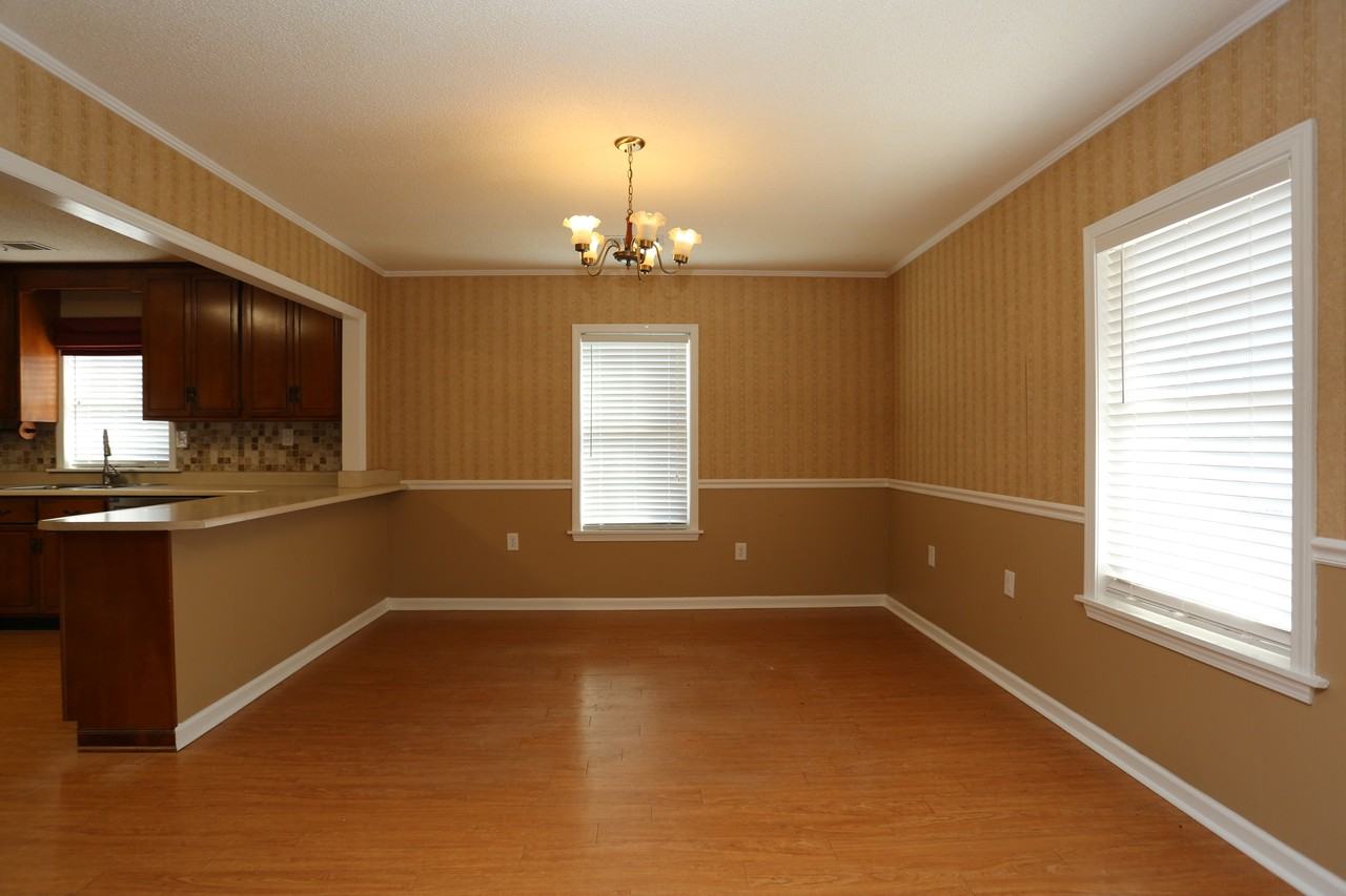 112 Hood Rd - Photo 4 of 20