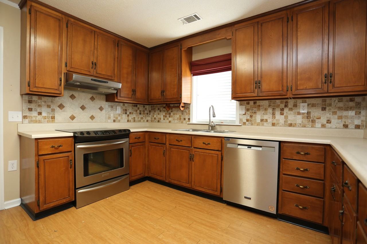 112 Hood Rd - Photo 6 of 20