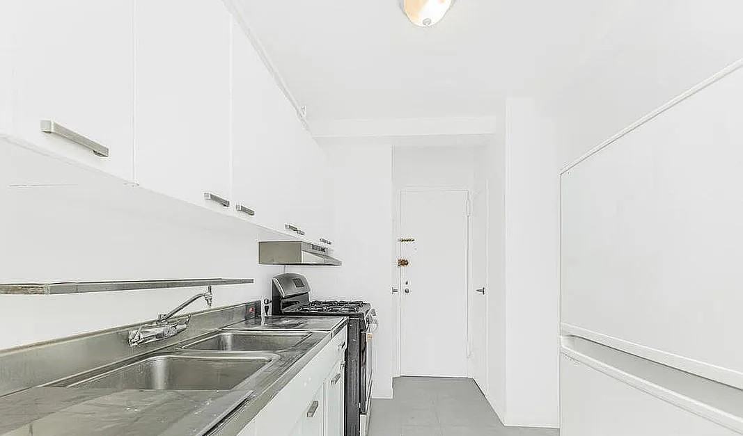 1 Fordham Hill Oval #6B - Photo 2 of 12