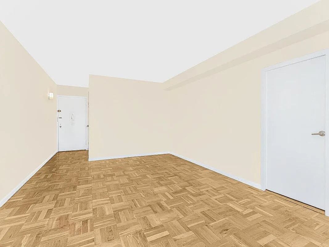 1 Fordham Hill Oval #6B - Photo 3 of 12