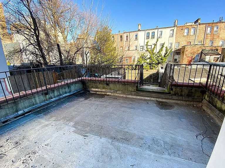 932 Throggmorton Ave - Photo 5 of 5