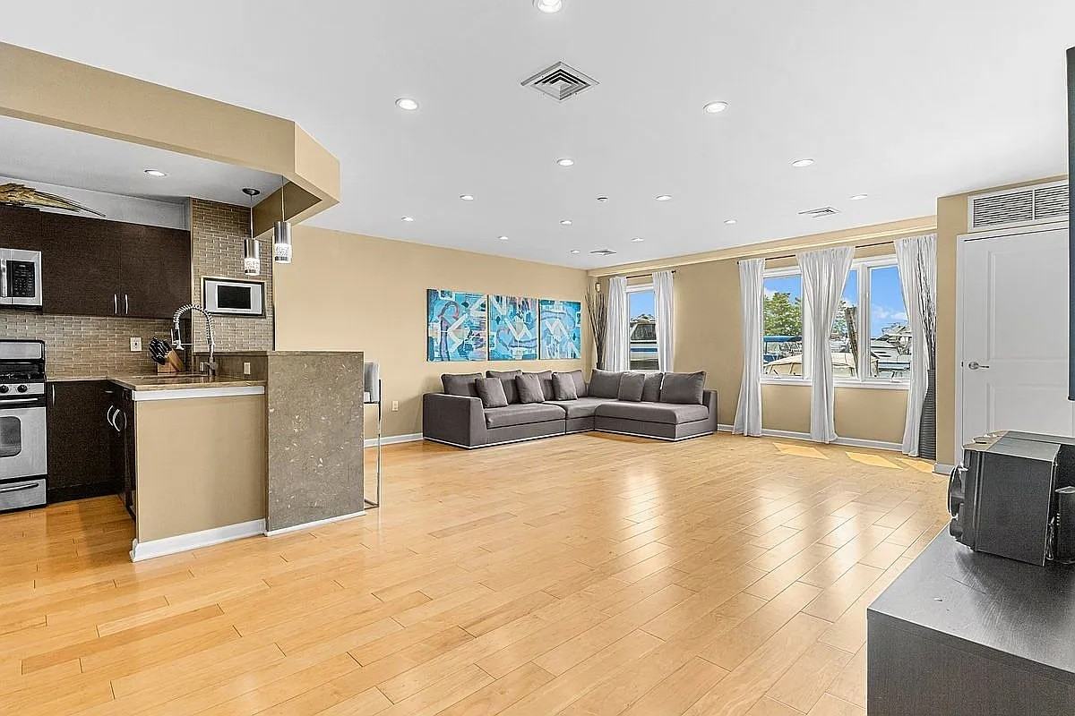 1490 Outlook Ave #1E - Photo 3 of 10