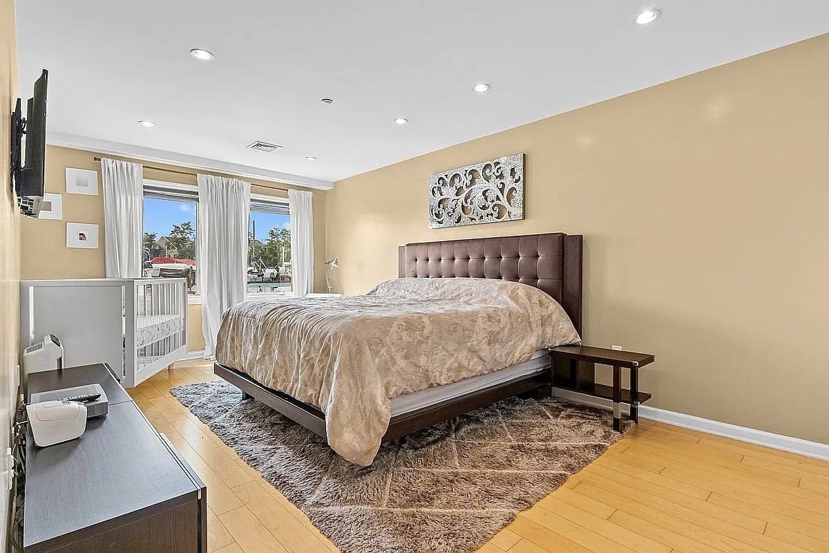 1490 Outlook Ave #1E - Photo 6 of 10