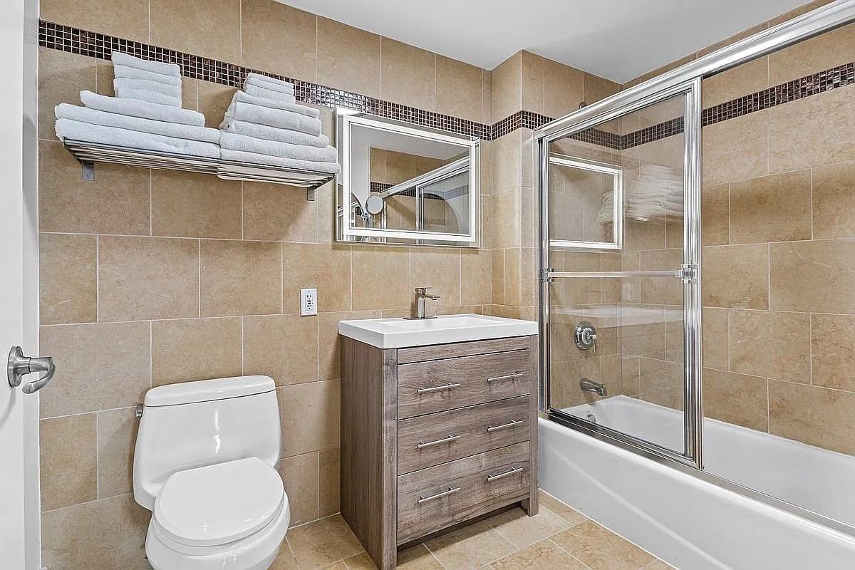 1490 Outlook Ave #1E - Photo 7 of 10