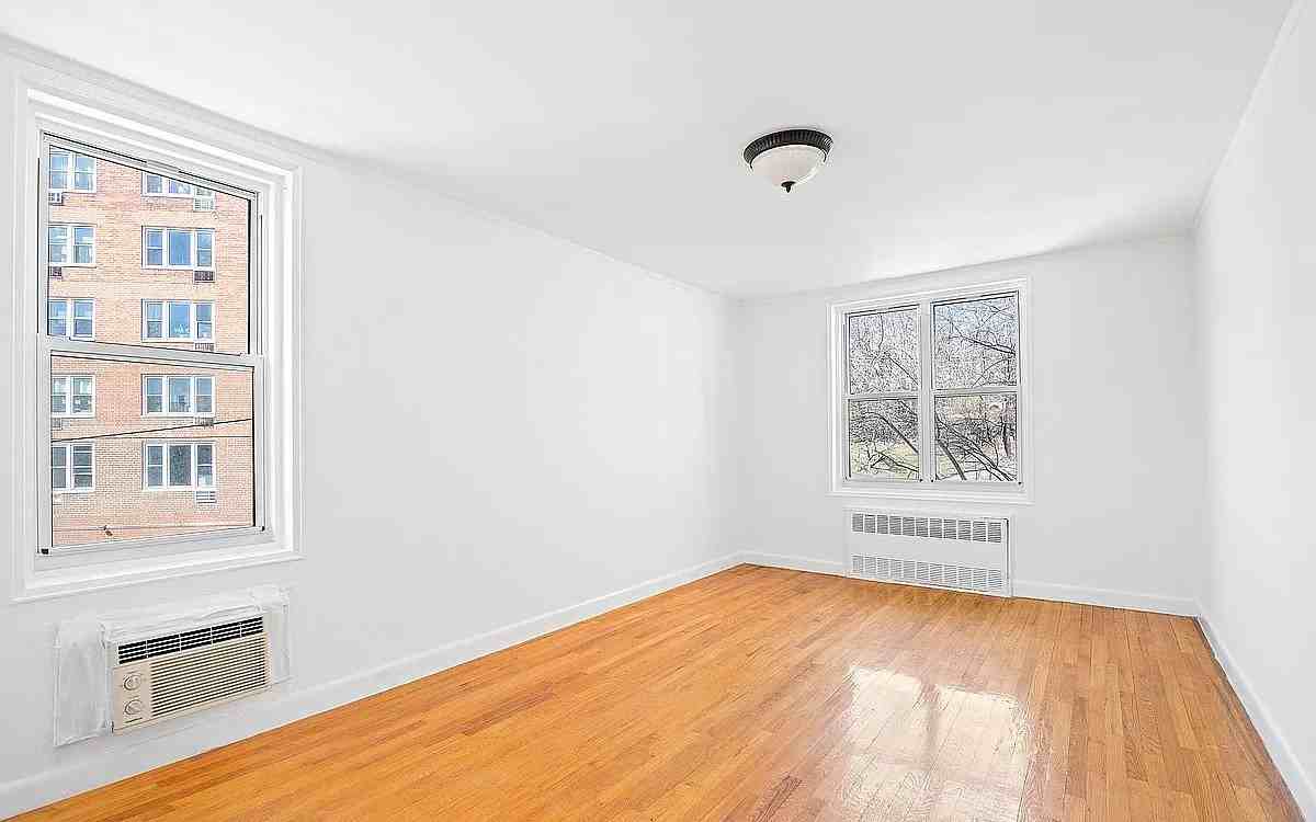 2390 Palisade Ave #3B - Photo 4 of 8