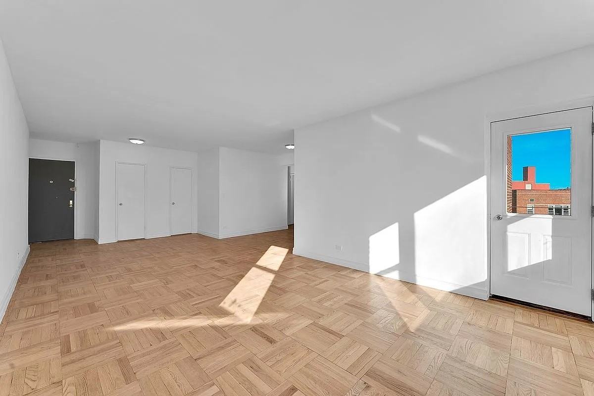 3850 Hudson Manor Ter #5BE - Photo 3 of 10