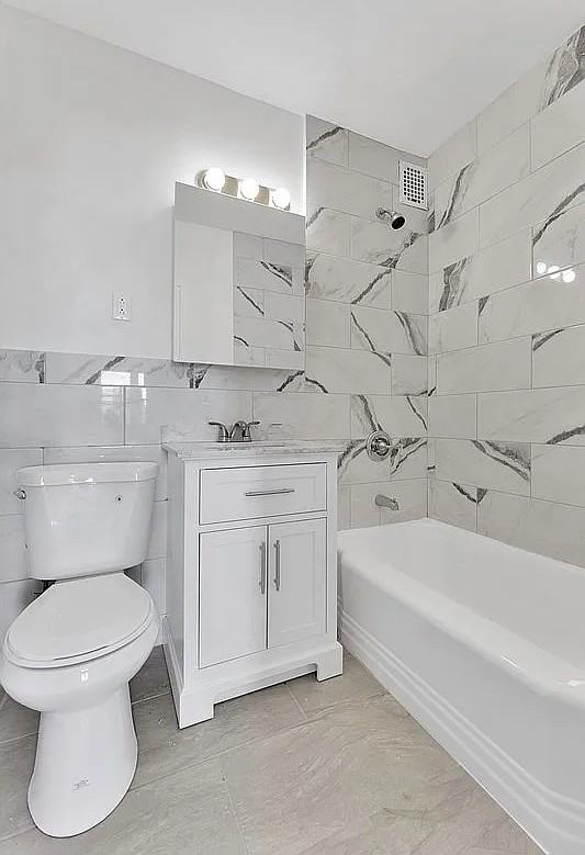 3850 Hudson Manor Ter #5BE - Photo 7 of 10