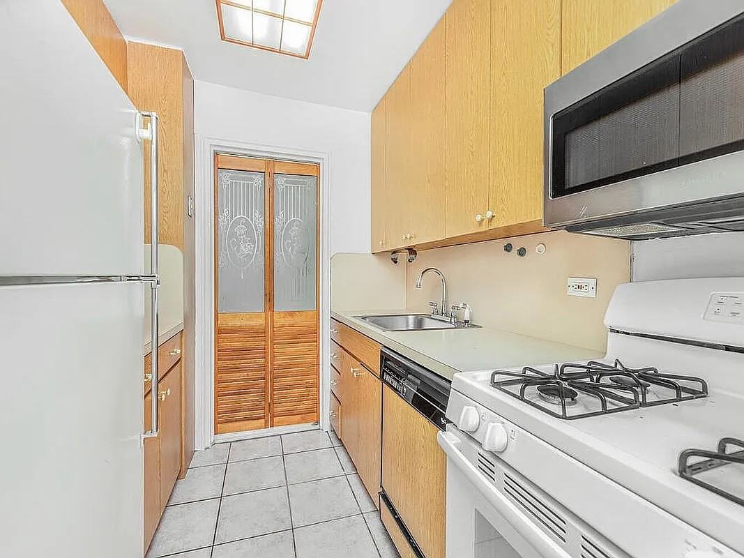 4525 Henry Hudson Pkwy #1001 - Photo 2 of 12