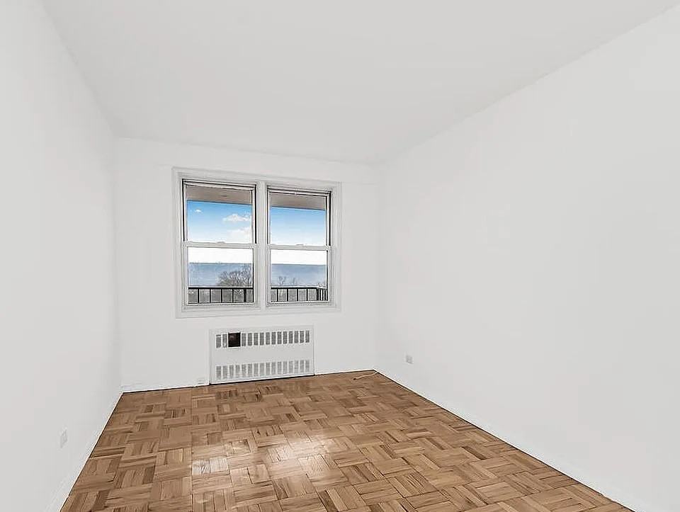 4555 Henry Hudson Pkwy #901 - Photo 4 of 10