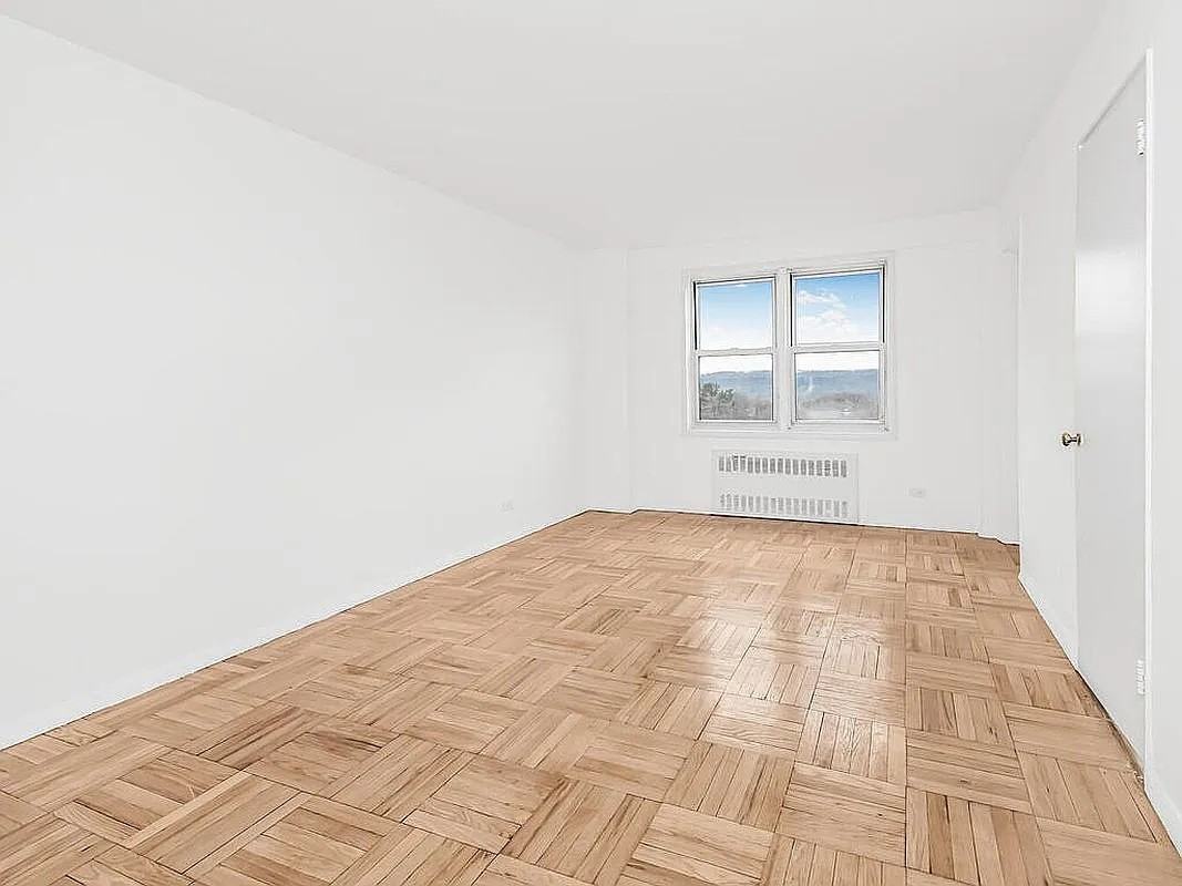 4555 Henry Hudson Pkwy #901 - Photo 5 of 10