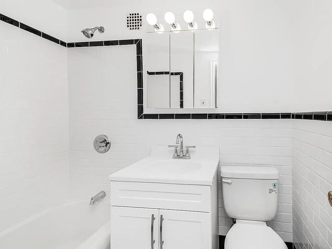 4555 Henry Hudson Pkwy #901 - Photo 7 of 10