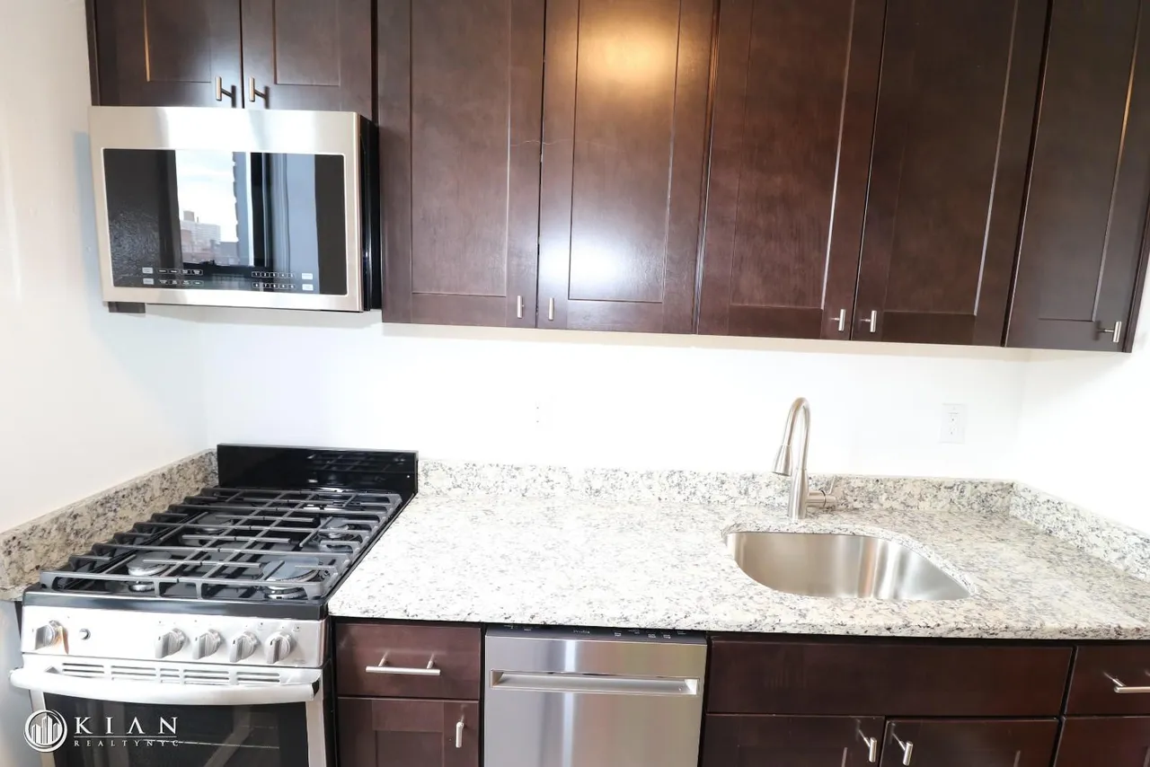 13225 Maple Ave #504M - Photo 6 of 11