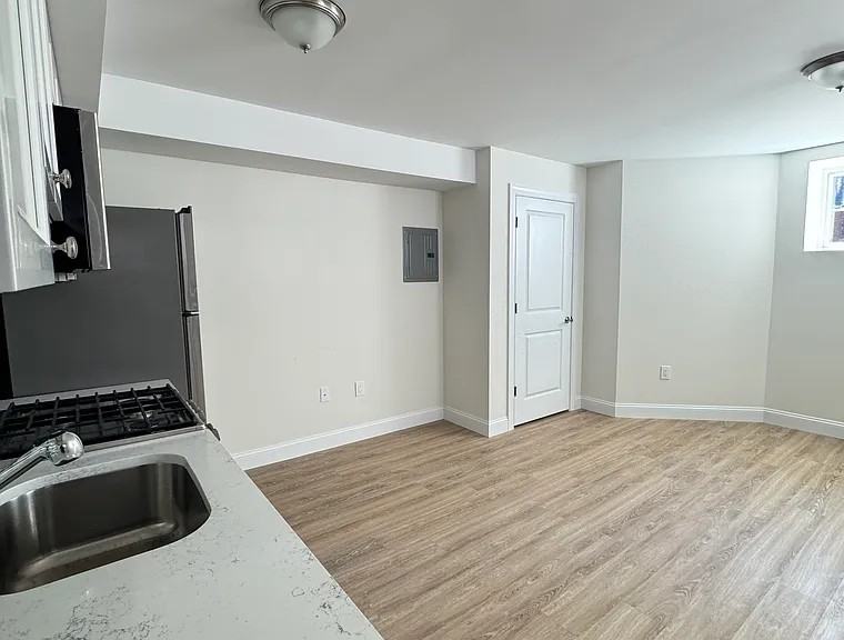 137 Sommer Ave #1LL - Photo 3 of 11