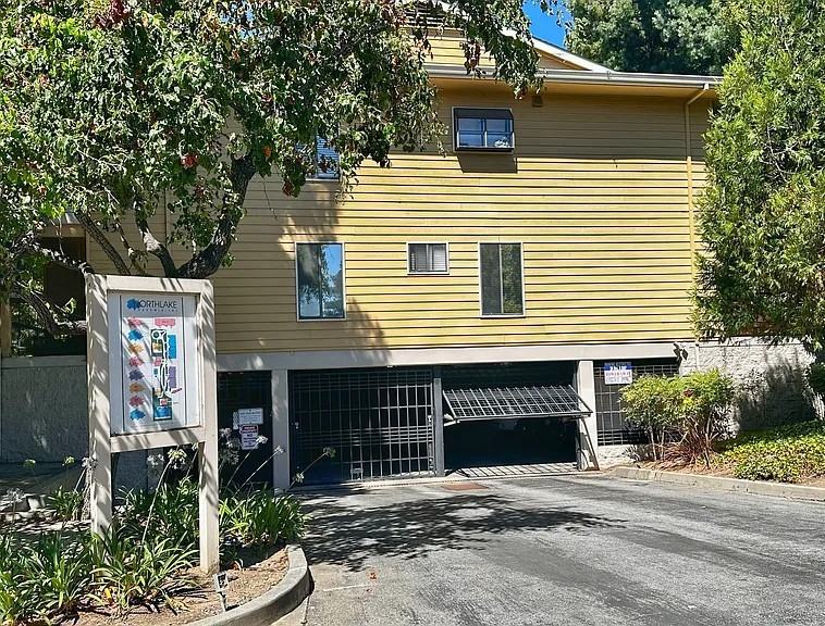 421 Northlake Dr #7 - Photo 2 of 12