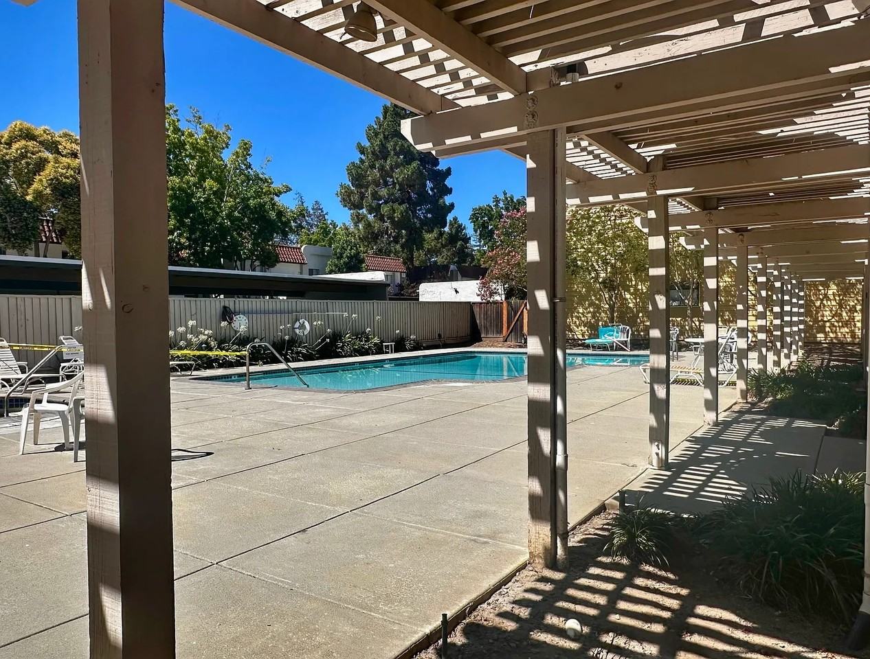 421 Northlake Dr #7 - Photo 3 of 12