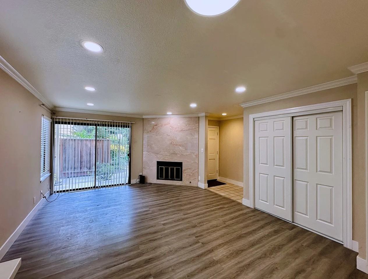 421 Northlake Dr #7 - Photo 4 of 12