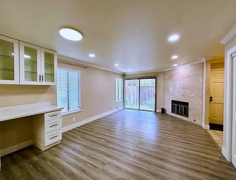 421 Northlake Dr #7 - Photo 5 of 12