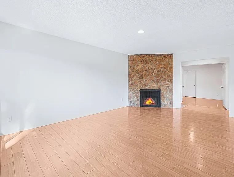 837 7th St #101 - Photo 5 of 13