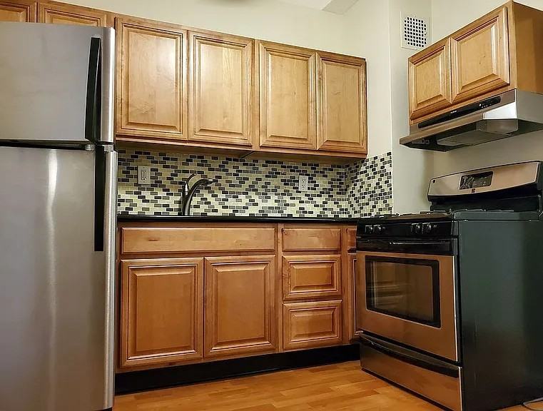 1100 Clove Rd #9F - Photo 4 of 9