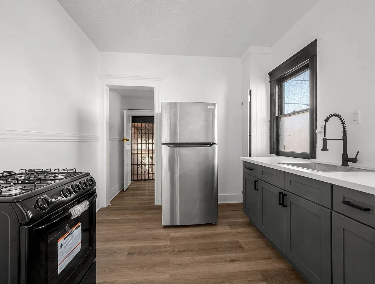 1329 2nd Ave #10 - Photo 4 of 10