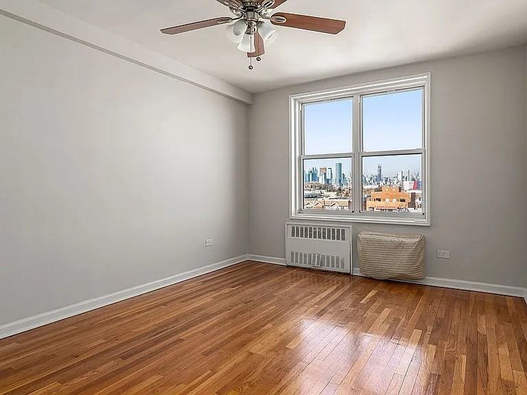 3443 60th St #5E - Photo 4 of 9