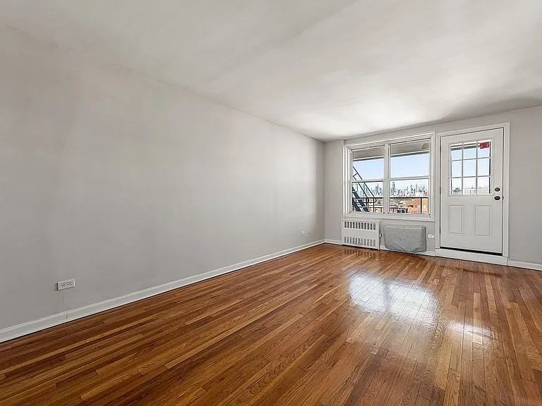 3443 60th St #5E - Photo 6 of 9