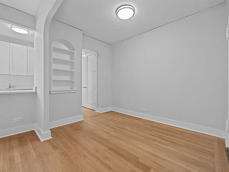 3810 Greystone Ave #301 - Photo 3 of 7