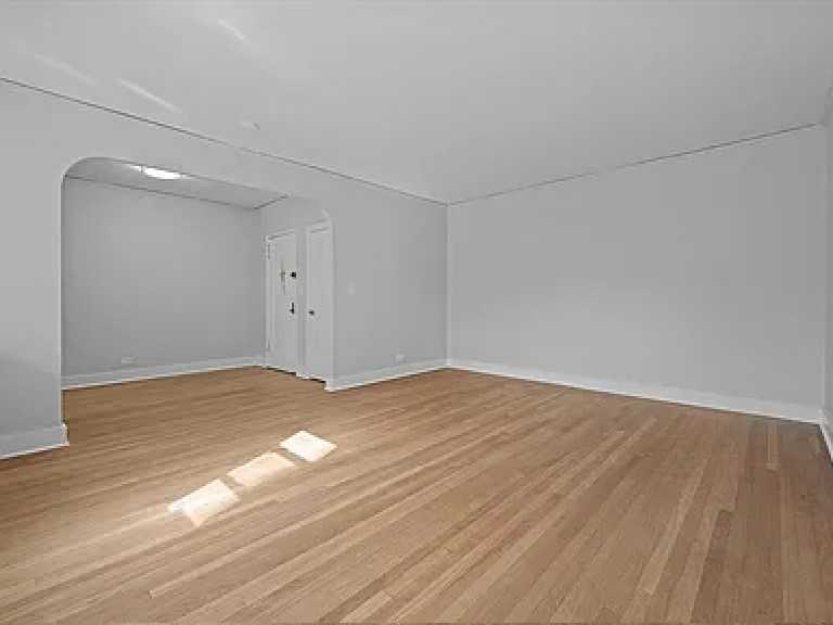 3810 Greystone Ave #301 - Photo 5 of 7