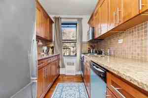 featured image of 4501 Broadway #4C