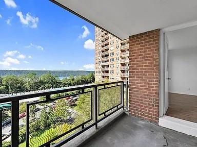 5700 Arlington Ave #8K - Photo 5 of 6