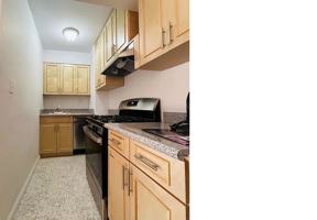featured image of 2534 Crescent St #5H