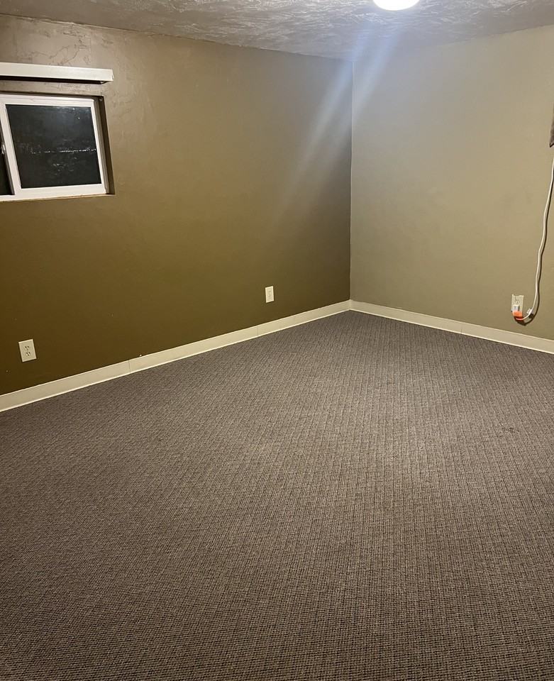 323 Ws - Photo 2 of 4