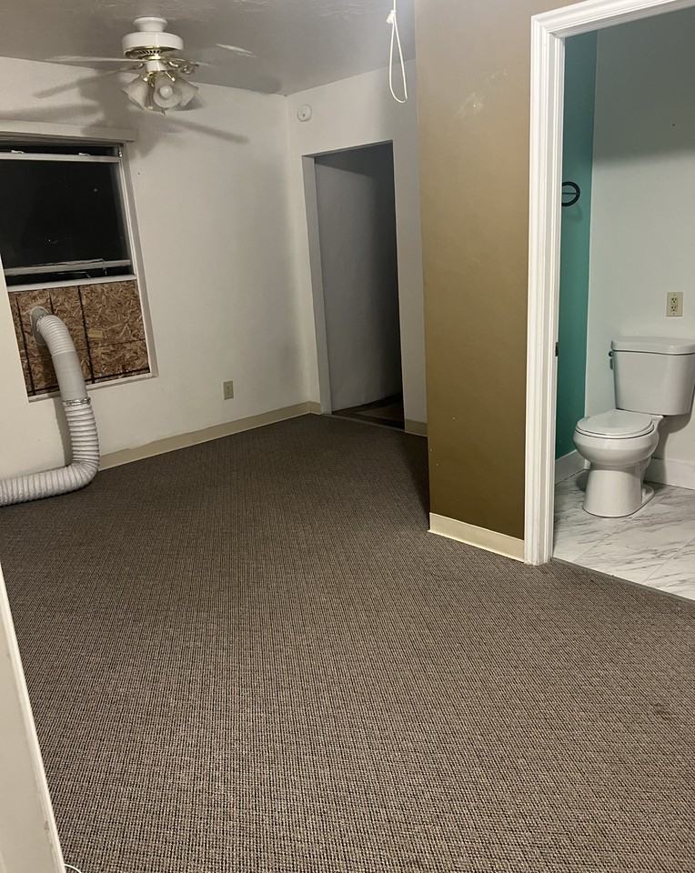 323 Ws - Photo 3 of 4