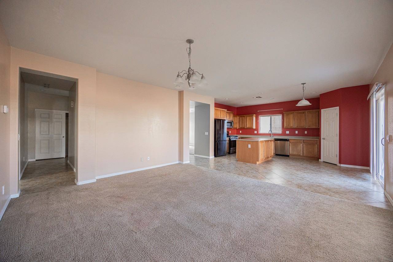 30268 W Sheila Ln - Photo 4 of 35