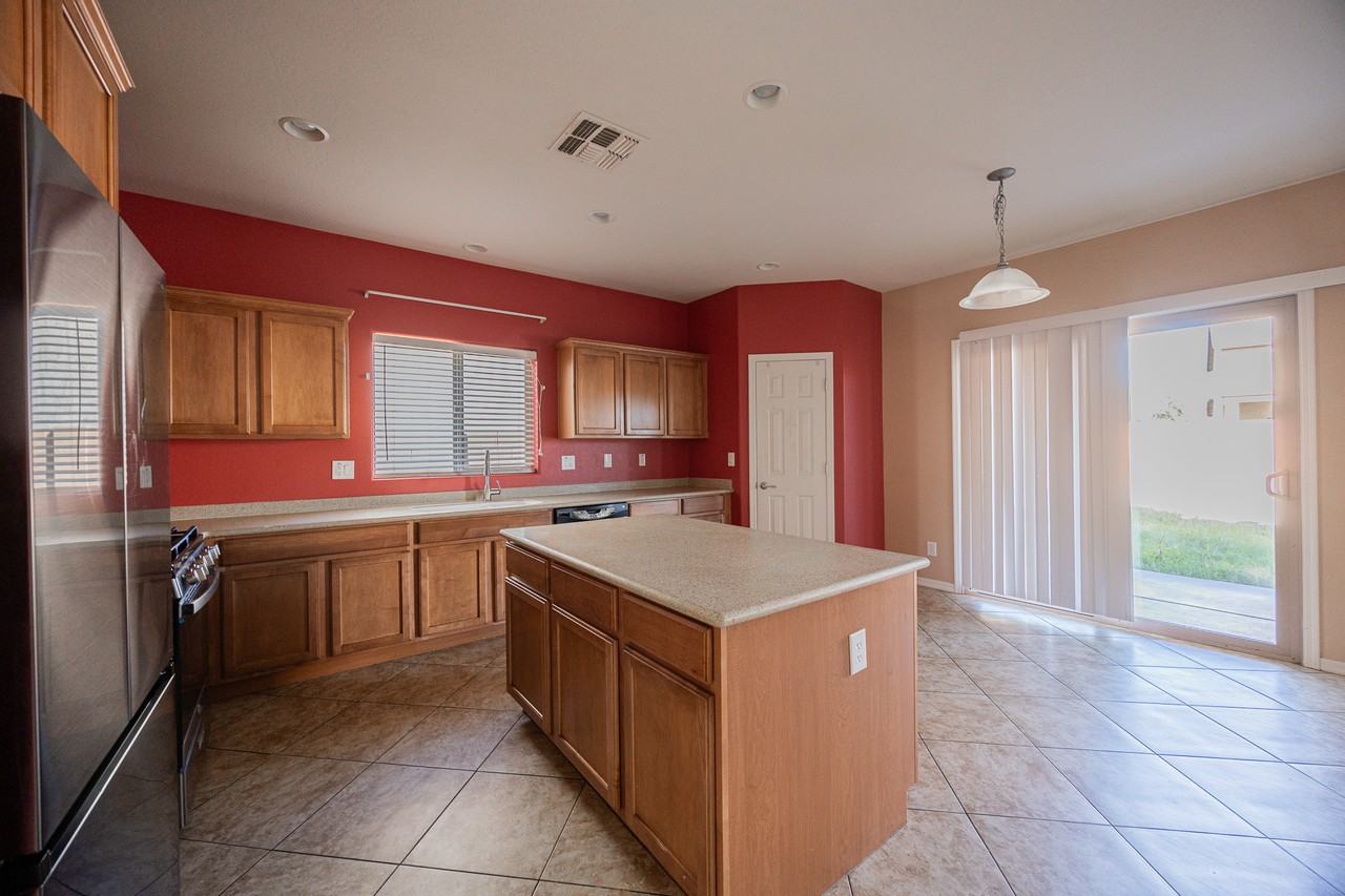 30268 W Sheila Ln - Photo 7 of 35