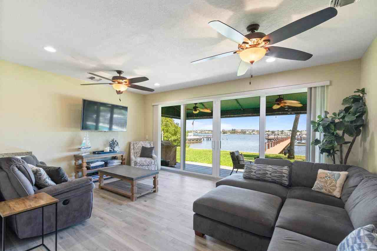 316 N Lake Dr - Photo 2 of 40