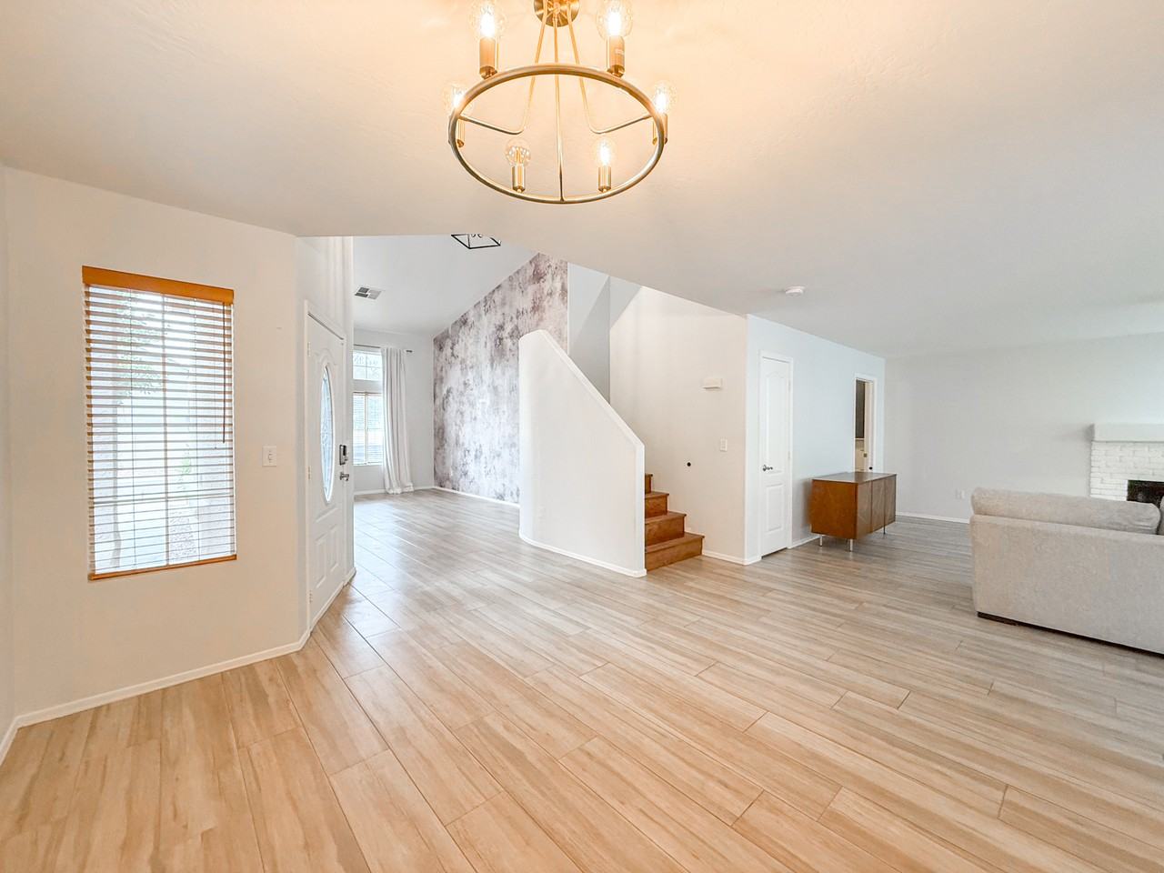 1705 E Yukon Dr - Photo 4 of 44