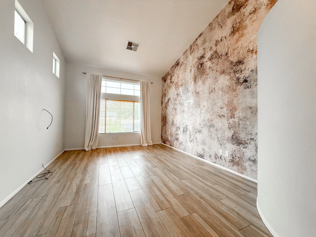 1705 E Yukon Dr - Photo 5 of 44