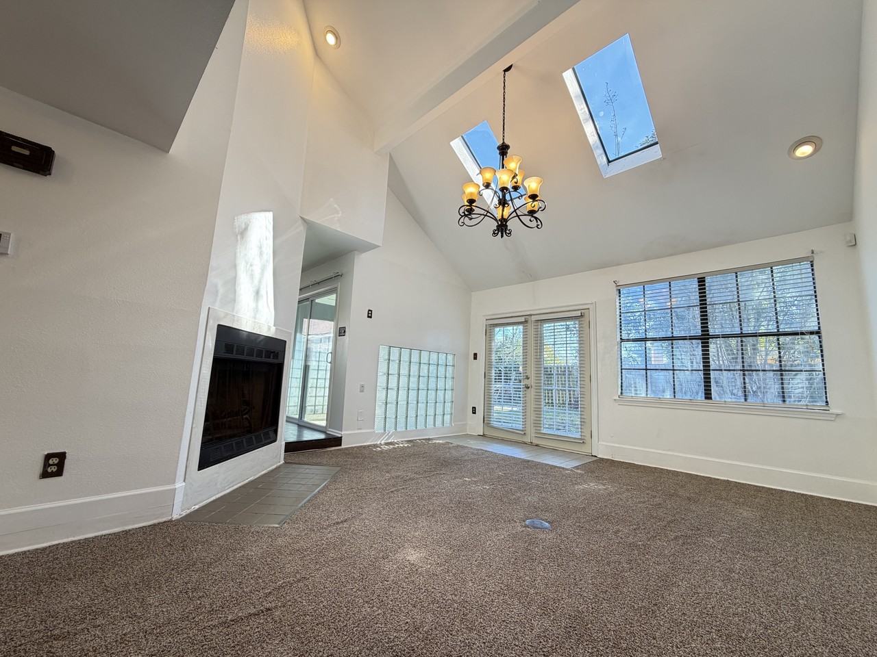 533 Hadley Dr - Photo 2 of 19