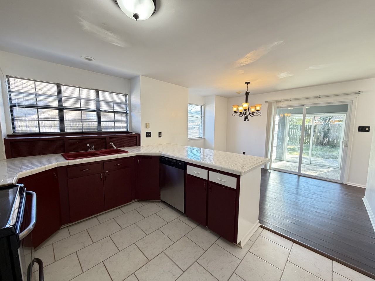 533 Hadley Dr - Photo 3 of 19