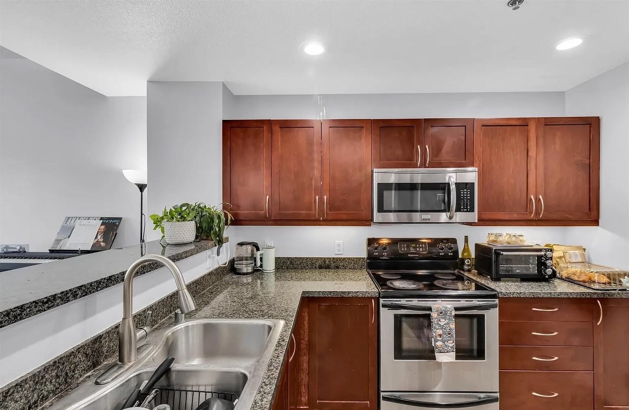 427 9Th Ave - Photo 7 of 32