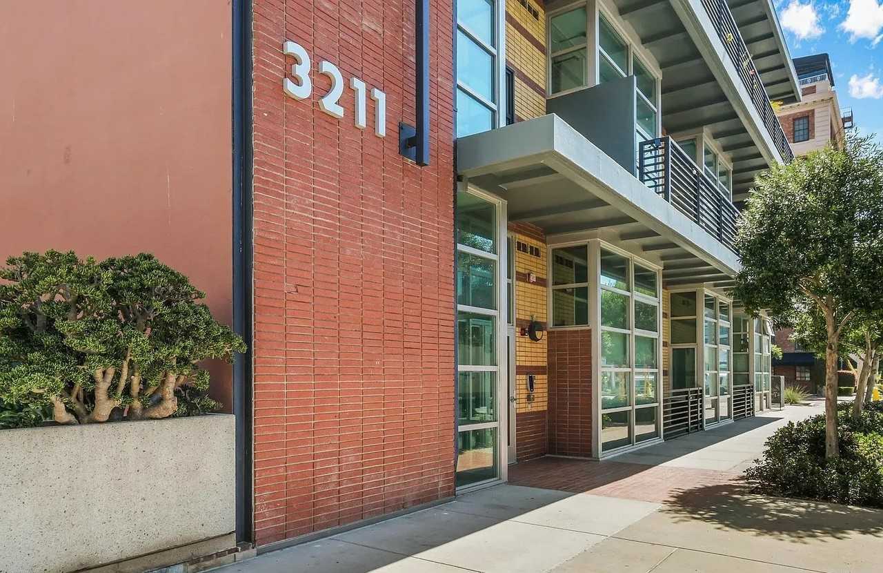 3211 5Th Ave - Photo 3 of 33