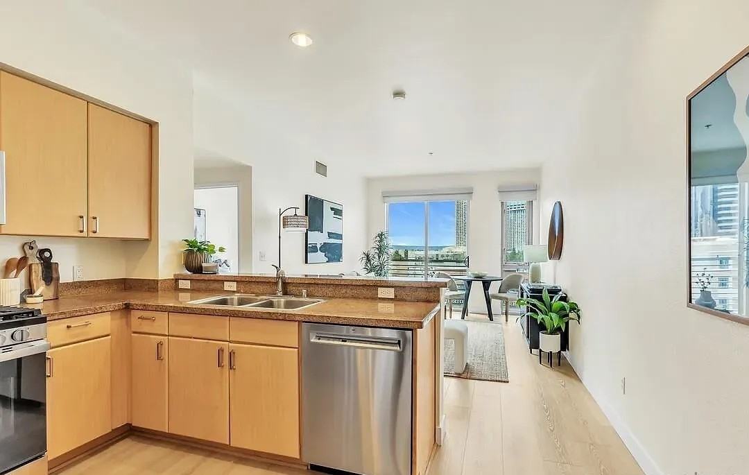 445 Island Ave - Photo 4 of 37