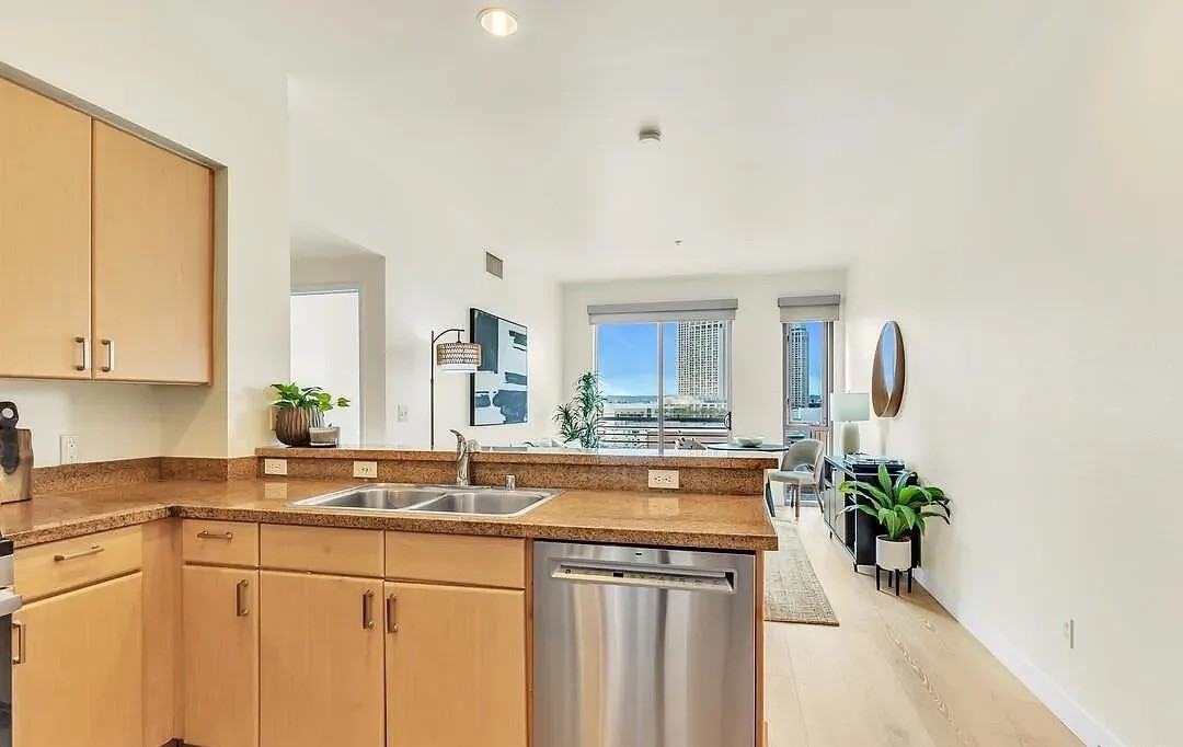 445 Island Ave - Photo 5 of 37