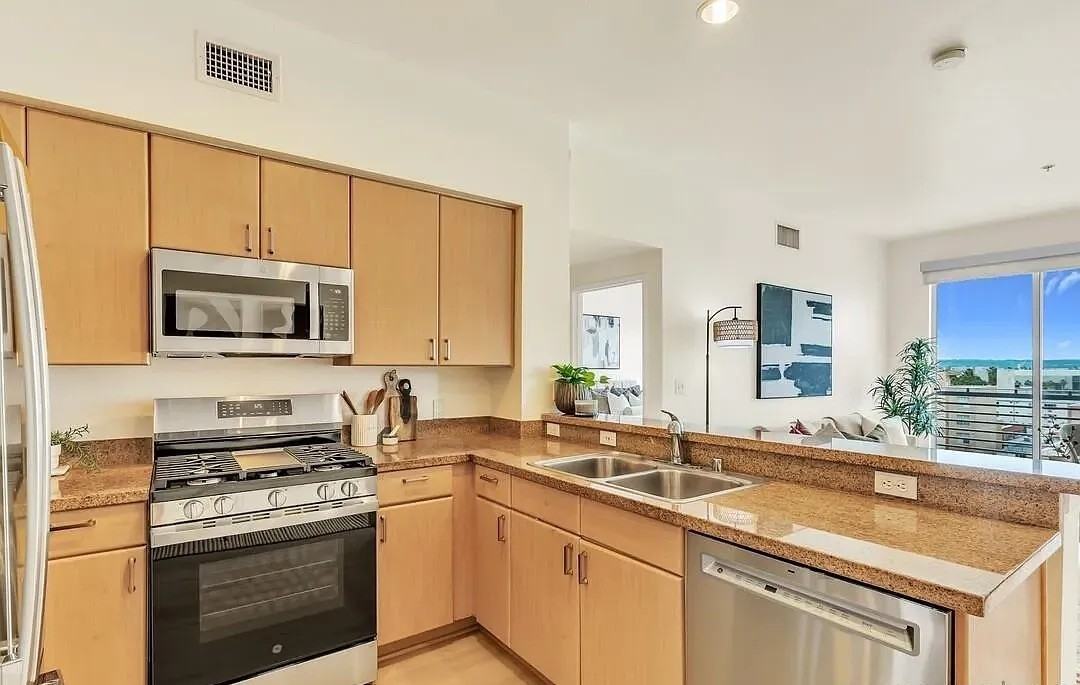 445 Island Ave - Photo 6 of 37